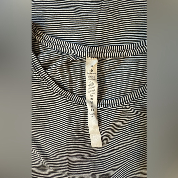 🖤 Lululemon Love Tee – Size 8 – Curved Hem Stripe - Picture 2 of 2